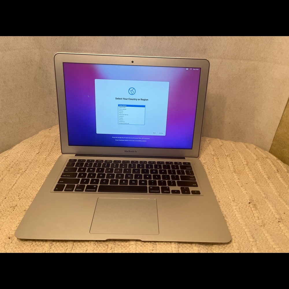 Apple MacBook Air (13-inch Early 2015) 1.6 GHz Intel core i5 128GB SSD 8GB RAM